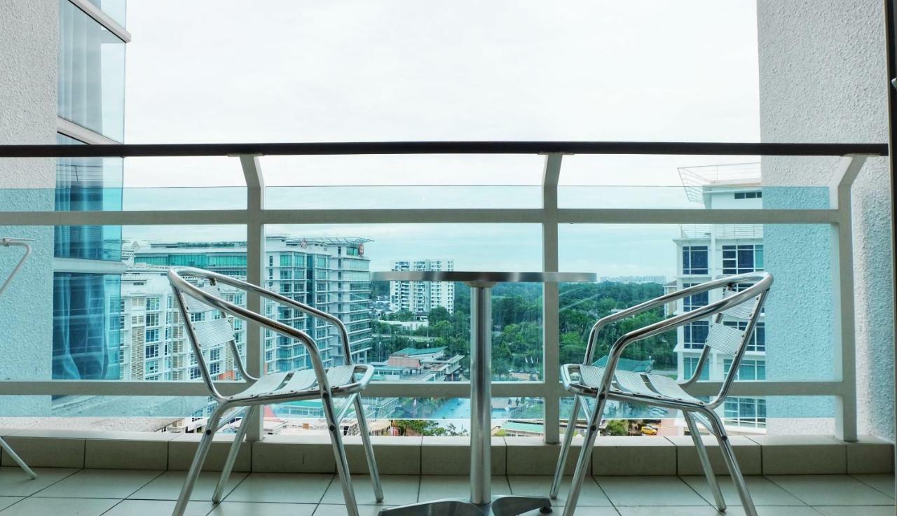 Ara Damansara Oasis Residence, Specious 4-8pax, 8min Subang Airport, 10min Sunway * Petaling Jaya